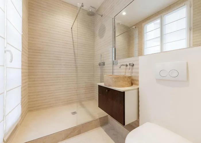 Luxury 3 Bedrooms - 3 Bathrooms - Ac - Montmartre - Opera アパート パリ